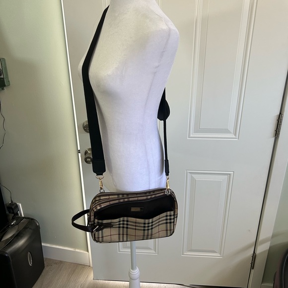 Burberry bag - Picture 1 of 13